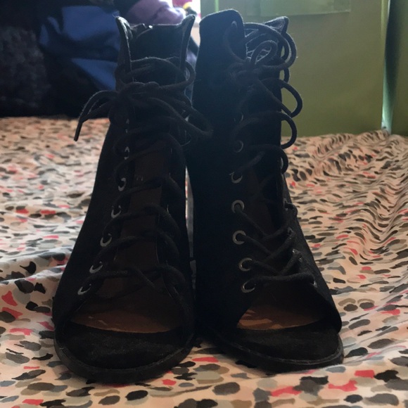 🌻 Black Open Toed Lace Up Heels - Picture 2 of 4